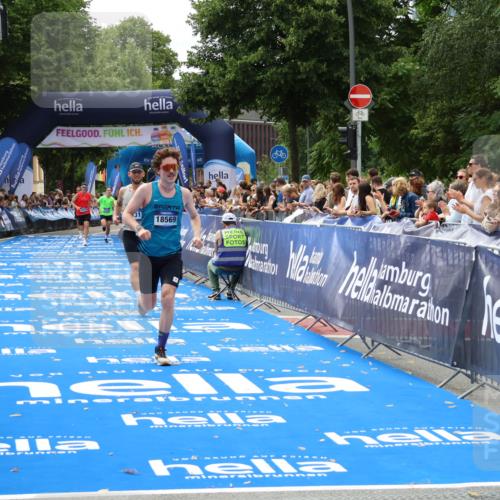 29.06.2025 - hella hamburg halbmarathon Zöllner http://msf.ph/oto/8173876 29.06.2025 10:24:17 Ziel 5612, 6816, 7331, 18569 meine-sportfotos.de