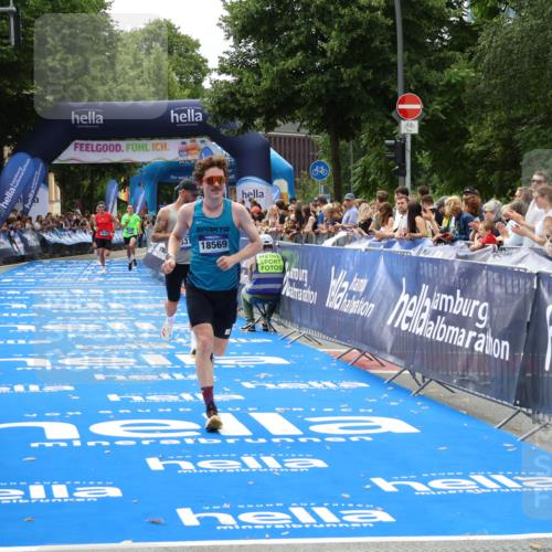 29.06.2025 - hella hamburg halbmarathon Zöllner http://msf.ph/oto/8173884 29.06.2025 10:24:17 Ziel 5612, 6816, 7331, 18569 meine-sportfotos.de