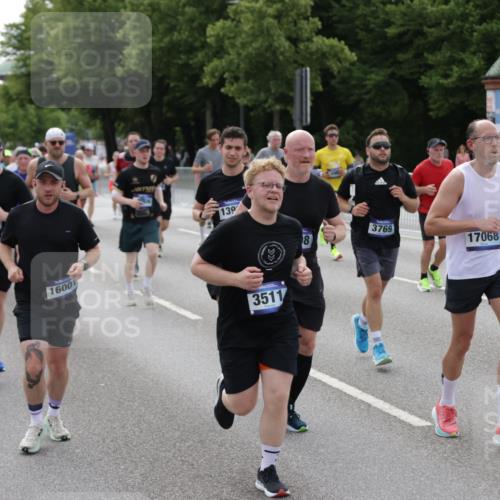 29.06.2025 - hella hamburg halbmarathon Jannik Wohlers http://msf.ph/oto/8173893 29.06.2025 10:22:08 Lombardsbrücke 1187, 1598, 2294, 2351, 2479, 2886, 3108, 3430, 3457, 3511, 3600, 3601, 3910, 3946, 4131, 4556, 4559, 4969, 5079, 5343, 5798, 5838, 6030, 6048, 6049, 6303, 6347, 6820, 6826, 6899, 7097, 7188, 7190, 7276, 7529, 7794, 7925, 8355, 8511, 8855, 8931, 9204, 9256, 9392, 9598, 10065, 10086, 10241, 10432, 10573, 10663, 10902, 10917, 10961, 11046, 11665, 12592, 12933, 13248, 13369, 13460, 13472, 13820, 13963, 14079, 14240, 14314, 14333, 14334, 14633, 14906, 14980, 15114 meine-sportfotos.de