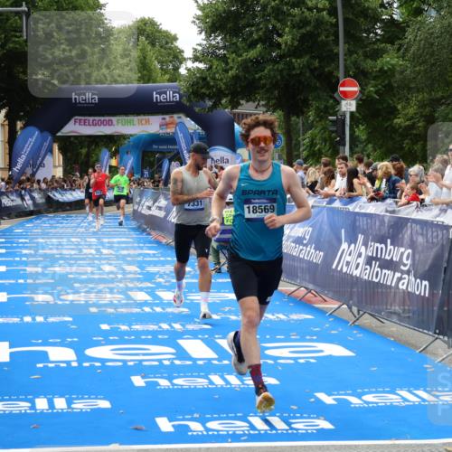 29.06.2025 - hella hamburg halbmarathon Zöllner http://msf.ph/oto/8173904 29.06.2025 10:24:18 Ziel 5612, 6816, 7331, 18569 meine-sportfotos.de