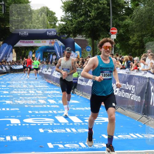 29.06.2025 - hella hamburg halbmarathon Zöllner http://msf.ph/oto/8173914 29.06.2025 10:24:18 Ziel 5612, 6816, 7331, 18569 meine-sportfotos.de