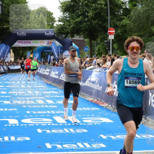 29.06.2025 - hella hamburg halbmarathon Zöllner http://msf.ph/oto/8173920 29.06.2025 10:24:19 Ziel 5612, 6816, 7331, 18569, 18695 meine-sportfotos.de