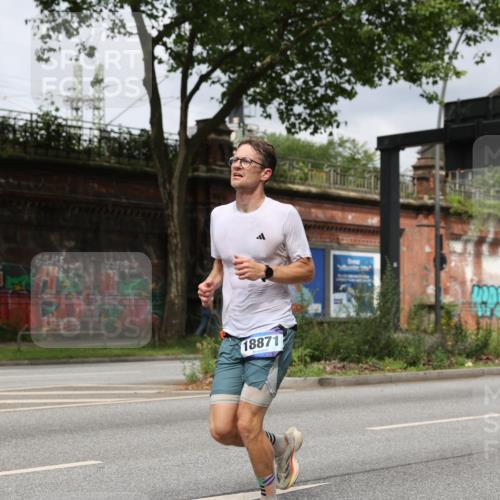 29.06.2025 - hella hamburg halbmarathon Yannick Fuchs http://msf.ph/oto/8173925 29.06.2025 10:25:52 20KM 2460, 2851, 3379, 3845, 5826, 7055, 7481, 7880, 9381, 9508, 10017, 11413, 11857, 13754, 16508, 17322, 18177, 18235, 18871 meine-sportfotos.de