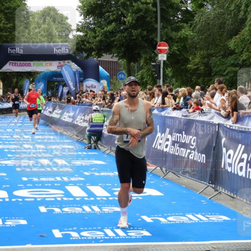 29.06.2025 - hella hamburg halbmarathon Zöllner http://msf.ph/oto/8173931 29.06.2025 10:24:19 Ziel 5612, 6816, 7331, 18569, 18695 meine-sportfotos.de