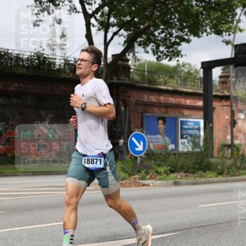 29.06.2025 - hella hamburg halbmarathon Yannick Fuchs http://msf.ph/oto/8173934 29.06.2025 10:25:52 20KM 2460, 2851, 3379, 3845, 5826, 7055, 7481, 7880, 9381, 9508, 10017, 11413, 11857, 13754, 16508, 17322, 18177, 18235, 18871 meine-sportfotos.de
