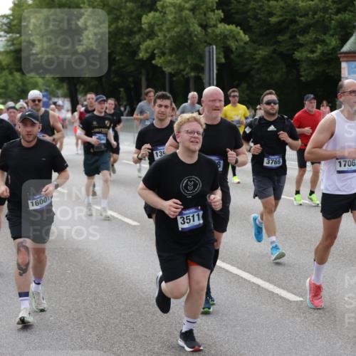 29.06.2025 - hella hamburg halbmarathon Jannik Wohlers http://msf.ph/oto/8173941 29.06.2025 10:22:08 Lombardsbrücke 1187, 1598, 2294, 2351, 2479, 2886, 3108, 3430, 3457, 3511, 3600, 3601, 3910, 3946, 4131, 4556, 4559, 4969, 5079, 5343, 5798, 5838, 6030, 6048, 6049, 6303, 6347, 6820, 6826, 6899, 7097, 7188, 7190, 7276, 7529, 7794, 7925, 8355, 8511, 8855, 8931, 9204, 9256, 9392, 9598, 10065, 10086, 10241, 10432, 10573, 10663, 10902, 10917, 10961, 11046, 11665, 12592, 12933, 13248, 13369, 13460, 13472, 13820, 13963, 14079, 14240, 14314, 14333, 14334, 14633, 14906, 14980, 15114 meine-sportfotos.de