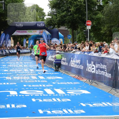 29.06.2025 - hella hamburg halbmarathon Zöllner http://msf.ph/oto/8173950 29.06.2025 10:24:21 Ziel 5612, 6816, 18695 meine-sportfotos.de