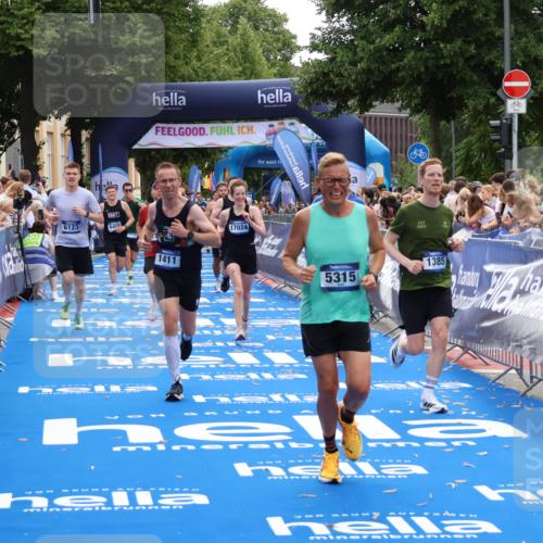29.06.2025 - hella hamburg halbmarathon Zöllner http://msf.ph/oto/8173984 29.06.2025 10:37:07 Ziel 1385, 1411, 5315, 6123, 6458, 7482, 9178, 10738, 11120, 15261, 15410, 16992, 17024, 17125, 17658 meine-sportfotos.de