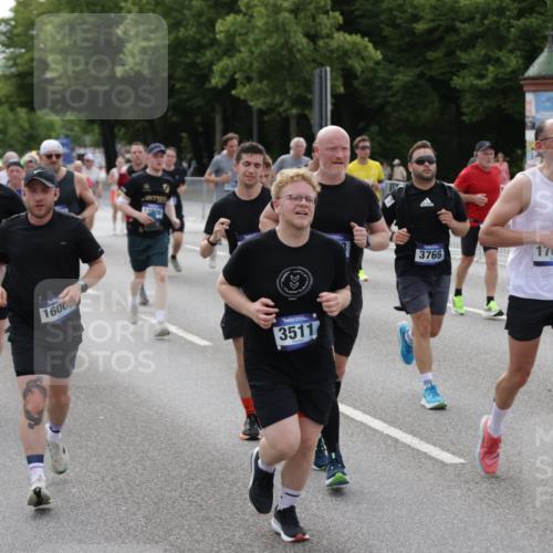 29.06.2025 - hella hamburg halbmarathon Jannik Wohlers http://msf.ph/oto/8173988 29.06.2025 10:22:08 Lombardsbrücke 1187, 1598, 2294, 2351, 2479, 2886, 3108, 3430, 3457, 3511, 3600, 3601, 3910, 3946, 4131, 4556, 4559, 4969, 5079, 5343, 5798, 5838, 6030, 6048, 6049, 6303, 6347, 6820, 6826, 6899, 7097, 7188, 7190, 7276, 7529, 7794, 7925, 8355, 8511, 8855, 8931, 9204, 9256, 9392, 9598, 10065, 10086, 10241, 10432, 10573, 10663, 10902, 10917, 10961, 11046, 11665, 12592, 12933, 13248, 13369, 13460, 13472, 13820, 13963, 14079, 14240, 14314, 14333, 14334, 14633, 14906, 14980, 15114 meine-sportfotos.de