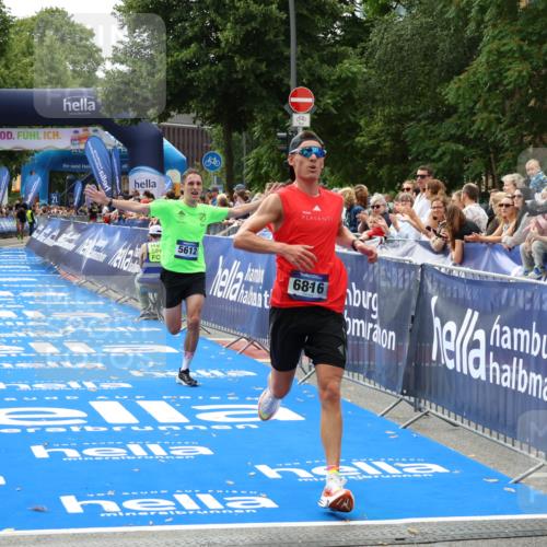 29.06.2025 - hella hamburg halbmarathon Zöllner http://msf.ph/oto/8173996 29.06.2025 10:24:22 Ziel 5612, 6816, 18695 meine-sportfotos.de