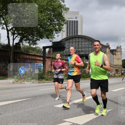 29.06.2025 - hella hamburg halbmarathon Yannick Fuchs http://msf.ph/oto/8174002 29.06.2025 10:25:54 20KM 2460, 2851, 3379, 3845, 5826, 7055, 7481, 7880, 9381, 9508, 10017, 11413, 11857, 13754, 16508, 17322, 18177, 18235, 18871 meine-sportfotos.de