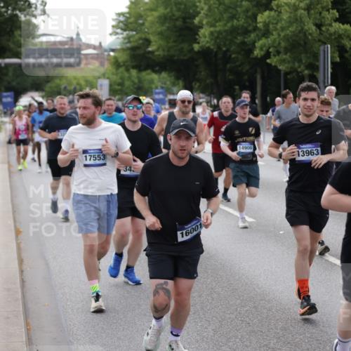 29.06.2025 - hella hamburg halbmarathon Jannik Wohlers http://msf.ph/oto/8174026 29.06.2025 10:22:08 Lombardsbrücke 1187, 1598, 2294, 2351, 2479, 2886, 3108, 3430, 3457, 3511, 3600, 3601, 3910, 3946, 4131, 4556, 4559, 4969, 5079, 5343, 5798, 5838, 6030, 6048, 6049, 6303, 6347, 6820, 6826, 6899, 7097, 7188, 7190, 7276, 7529, 7794, 7925, 8355, 8511, 8855, 8931, 9204, 9256, 9392, 9598, 10065, 10086, 10241, 10432, 10573, 10663, 10902, 10917, 10961, 11046, 11665, 12592, 12933, 13248, 13369, 13460, 13472, 13820, 13963, 14079, 14240, 14314, 14333, 14334, 14633, 14906, 14980, 15114 meine-sportfotos.de