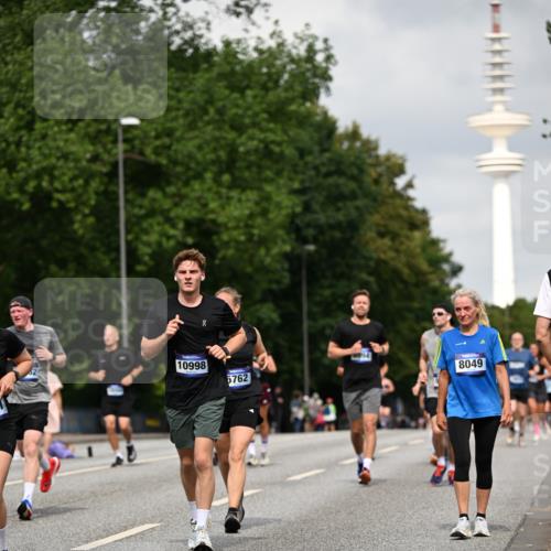 29.06.2025 - hella hamburg halbmarathon Dr. Thomas Lammeyer http://msf.ph/oto/8174035 29.06.2025 10:10:00 Kennedybrücke 1229, 1842, 2288, 3062, 3461, 4169, 4868, 5762, 7138, 7302, 8049, 8894, 8909, 9339, 9477, 9736, 9737, 9738, 9917, 10343, 10791, 10998 meine-sportfotos.de