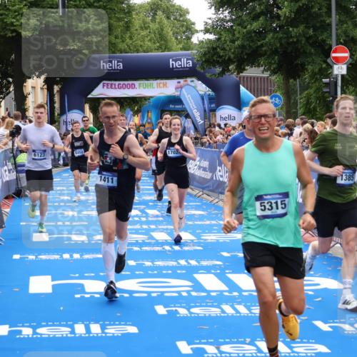 29.06.2025 - hella hamburg halbmarathon Zöllner http://msf.ph/oto/8174036 29.06.2025 10:37:08 Ziel 1385, 1411, 5315, 5923, 6123, 6458, 7482, 9178, 10738, 11120, 15261, 15410, 16992, 17024, 17125, 17658 meine-sportfotos.de