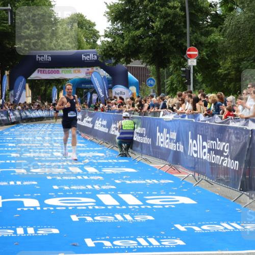 29.06.2025 - hella hamburg halbmarathon Zöllner http://msf.ph/oto/8174051 29.06.2025 10:24:25 Ziel 18695 meine-sportfotos.de
