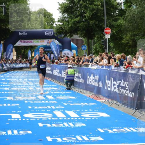 29.06.2025 - hella hamburg halbmarathon Zöllner http://msf.ph/oto/8174059 29.06.2025 10:24:25 Ziel 18695 meine-sportfotos.de
