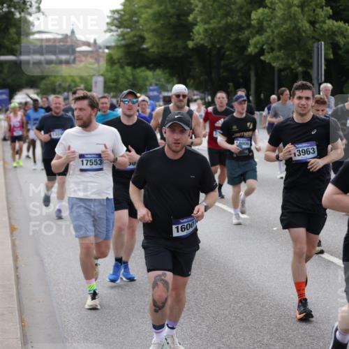 29.06.2025 - hella hamburg halbmarathon Jannik Wohlers http://msf.ph/oto/8174071 29.06.2025 10:22:08 Lombardsbrücke 1187, 1598, 2294, 2351, 2479, 2886, 3108, 3430, 3457, 3511, 3600, 3601, 3910, 3946, 4131, 4556, 4559, 4969, 5079, 5343, 5798, 5838, 6030, 6048, 6049, 6303, 6347, 6820, 6826, 6899, 7097, 7188, 7190, 7276, 7529, 7794, 7925, 8355, 8511, 8855, 8931, 9204, 9256, 9392, 9598, 10065, 10086, 10241, 10432, 10573, 10663, 10902, 10917, 10961, 11046, 11665, 12592, 12933, 13248, 13369, 13460, 13472, 13820, 13963, 14079, 14240, 14314, 14333, 14334, 14633, 14906, 14980, 15114 meine-sportfotos.de
