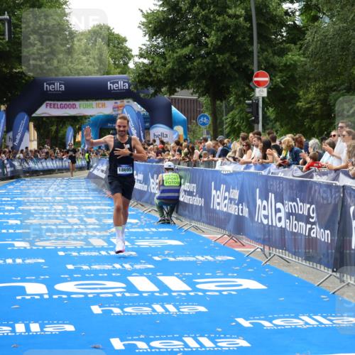 29.06.2025 - hella hamburg halbmarathon Zöllner http://msf.ph/oto/8174073 29.06.2025 10:24:26 Ziel 18695 meine-sportfotos.de