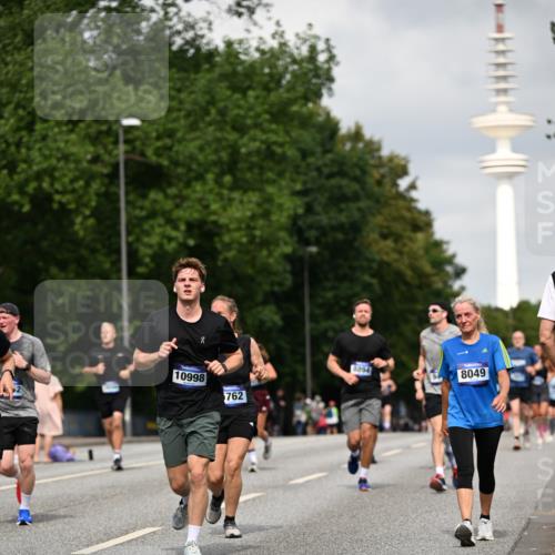 29.06.2025 - hella hamburg halbmarathon Dr. Thomas Lammeyer http://msf.ph/oto/8174076 29.06.2025 10:10:00 Kennedybrücke 1229, 1842, 2288, 3062, 3461, 4169, 4868, 5762, 7138, 7302, 8049, 8894, 8909, 9339, 9477, 9736, 9737, 9738, 9917, 10343, 10791, 10998 meine-sportfotos.de