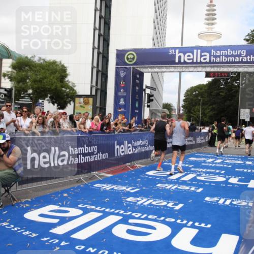 29.06.2025 - hella hamburg halbmarathon Michael Strokosch http://msf.ph/oto/8174081 29.06.2025 10:37:43 Ziel 1505, 10922, 11106, 14934, 18193, 18216 meine-sportfotos.de