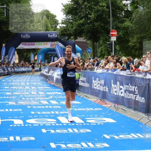 29.06.2025 - hella hamburg halbmarathon Zöllner http://msf.ph/oto/8174085 29.06.2025 10:24:26 Ziel 18695 meine-sportfotos.de