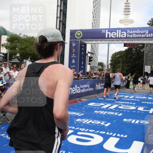 29.06.2025 - hella hamburg halbmarathon Michael Strokosch http://msf.ph/oto/8174088 29.06.2025 10:37:44 Ziel 1505, 10922, 11106, 13595, 14934, 18193, 18216 meine-sportfotos.de