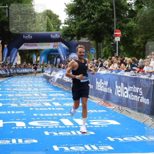 29.06.2025 - hella hamburg halbmarathon Zöllner http://msf.ph/oto/8174097 29.06.2025 10:24:27 Ziel 18695 meine-sportfotos.de