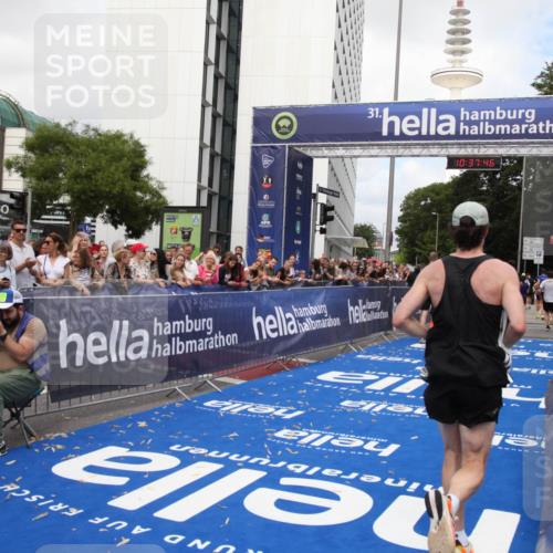29.06.2025 - hella hamburg halbmarathon Michael Strokosch http://msf.ph/oto/8174113 29.06.2025 10:37:44 Ziel 1505, 10922, 11106, 13595, 14934, 18193, 18216 meine-sportfotos.de