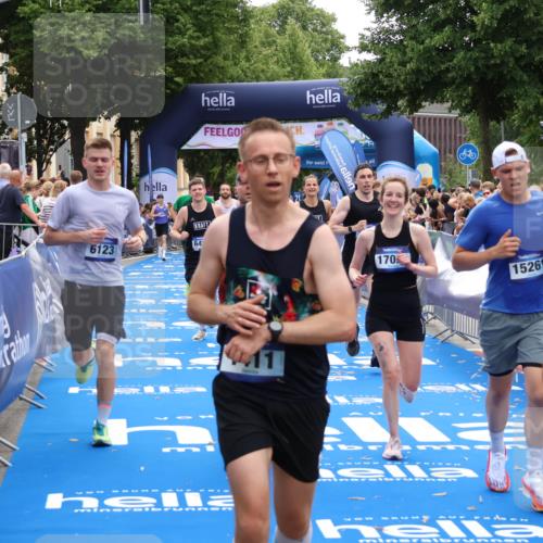 29.06.2025 - hella hamburg halbmarathon Zöllner http://msf.ph/oto/8174117 29.06.2025 10:37:09 Ziel 1385, 1411, 5923, 6123, 6458, 7482, 8362, 9178, 10738, 11120, 15261, 15410, 16992, 17024, 17125, 17658 meine-sportfotos.de