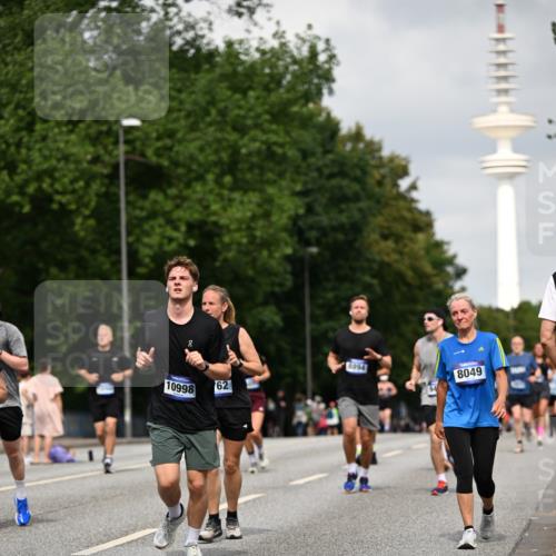 29.06.2025 - hella hamburg halbmarathon Dr. Thomas Lammeyer http://msf.ph/oto/8174118 29.06.2025 10:10:00 Kennedybrücke 1229, 1842, 2288, 3062, 3461, 4169, 4868, 5762, 7138, 7302, 8049, 8894, 8909, 9339, 9477, 9736, 9737, 9738, 9917, 10343, 10791, 10998 meine-sportfotos.de