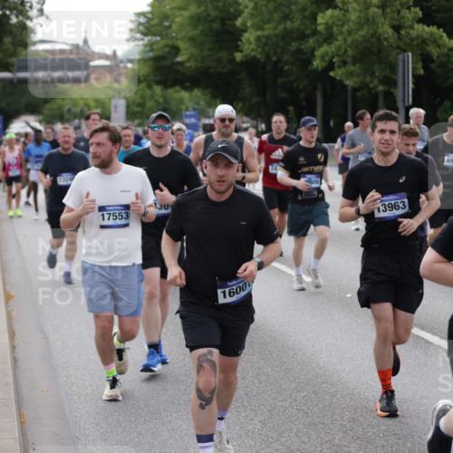 29.06.2025 - hella hamburg halbmarathon Jannik Wohlers http://msf.ph/oto/8174123 29.06.2025 10:22:08 Lombardsbrücke 1187, 1598, 2294, 2351, 2479, 2886, 3108, 3430, 3457, 3511, 3600, 3601, 3910, 3946, 4131, 4556, 4559, 4969, 5079, 5343, 5798, 5838, 6030, 6048, 6049, 6303, 6347, 6820, 6826, 6899, 7097, 7188, 7190, 7276, 7529, 7794, 7925, 8355, 8511, 8855, 8931, 9204, 9256, 9392, 9598, 10065, 10086, 10241, 10432, 10573, 10663, 10902, 10917, 10961, 11046, 11665, 12592, 12933, 13248, 13369, 13460, 13472, 13820, 13963, 14079, 14240, 14314, 14333, 14334, 14633, 14906, 14980, 15114 meine-sportfotos.de