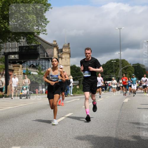29.06.2025 - hella hamburg halbmarathon Yannick Fuchs http://msf.ph/oto/8174124 29.06.2025 10:41:35 20KM 51, 1012, 1460, 1592, 2274, 2839, 2864, 2869, 3304, 3976, 4093, 4377, 5129, 5532, 5650, 5889, 6134, 6168, 6203, 6630, 6716, 7480, 7908, 7962, 8564, 8693, 8852, 9051, 9305, 10122, 10423, 11021, 11518, 12679, 12706, 12724, 13223, 13303, 14482, 15350, 15451, 15714, 15923, 15973, 16089, 16175, 16819, 17172, 17229, 17743, 17846, 18297, 18356, 18856, 19127 meine-sportfotos.de