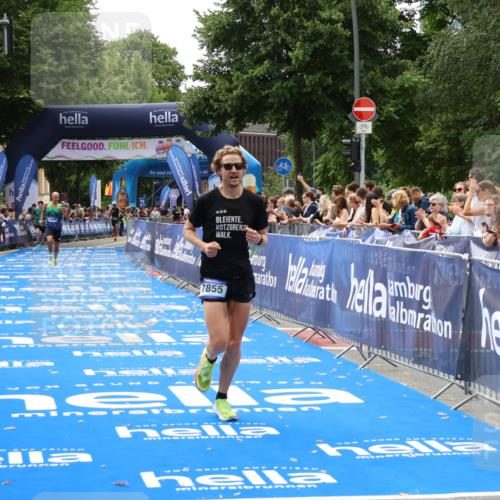 29.06.2025 - hella hamburg halbmarathon Zöllner http://msf.ph/oto/8174131 29.06.2025 10:24:37 Ziel 7855, 14506 meine-sportfotos.de
