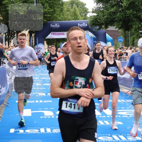 29.06.2025 - hella hamburg halbmarathon Zöllner http://msf.ph/oto/8174133 29.06.2025 10:37:09 Ziel 1385, 1411, 5923, 6123, 6458, 7482, 8362, 9178, 10738, 11120, 15261, 15410, 16992, 17024, 17125, 17658 meine-sportfotos.de