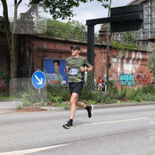 29.06.2025 - hella hamburg halbmarathon Yannick Fuchs http://msf.ph/oto/8174136 29.06.2025 10:25:59 20KM 2460, 2851, 5826, 7481, 7880, 9508, 10017, 10298, 11413, 11857, 13754, 14548, 16508, 17322, 18177, 18871 meine-sportfotos.de