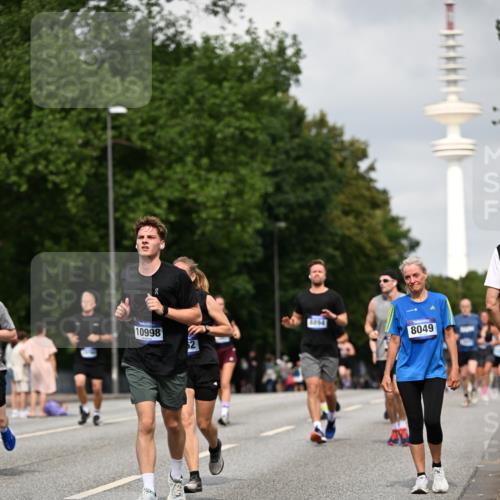 29.06.2025 - hella hamburg halbmarathon Dr. Thomas Lammeyer http://msf.ph/oto/8174152 29.06.2025 10:10:00 Kennedybrücke 1229, 1842, 2288, 3062, 3461, 4169, 4868, 5762, 7138, 7302, 8049, 8894, 8909, 9339, 9477, 9736, 9737, 9738, 9917, 10343, 10791, 10998 meine-sportfotos.de