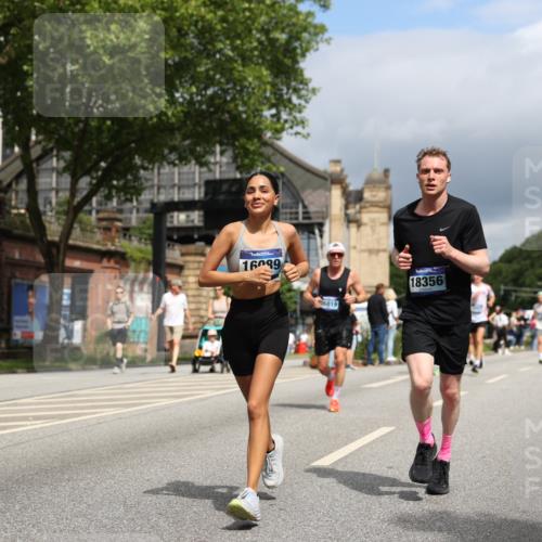 29.06.2025 - hella hamburg halbmarathon Yannick Fuchs http://msf.ph/oto/8174188 29.06.2025 10:41:35 20KM 51, 1012, 1460, 1592, 2274, 2839, 2864, 2869, 3304, 3976, 4093, 4377, 5129, 5532, 5650, 5889, 6134, 6168, 6203, 6630, 6716, 7480, 7908, 7962, 8564, 8693, 8852, 9051, 9305, 10122, 10423, 11021, 11518, 12679, 12706, 12724, 13223, 13303, 14482, 15350, 15451, 15714, 15923, 15973, 16089, 16175, 16819, 17172, 17229, 17743, 17846, 18297, 18356, 18856, 19127 meine-sportfotos.de