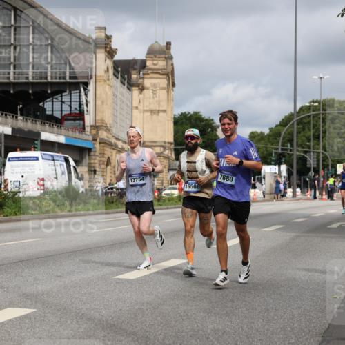 29.06.2025 - hella hamburg halbmarathon Yannick Fuchs http://msf.ph/oto/8174200 29.06.2025 10:26:01 20KM 2460, 2851, 5826, 7880, 9508, 10017, 10298, 11413, 11857, 13754, 14548, 16508, 18177, 18871 meine-sportfotos.de