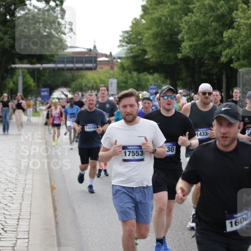 29.06.2025 - hella hamburg halbmarathon Jannik Wohlers http://msf.ph/oto/8174201 29.06.2025 10:22:09 Lombardsbrücke 1187, 1598, 2294, 2351, 2479, 2886, 3430, 3457, 3511, 3600, 3601, 3910, 3946, 4131, 4556, 4559, 4969, 5079, 5343, 5798, 5838, 6030, 6048, 6049, 6303, 6347, 6820, 6826, 6899, 7097, 7188, 7190, 7276, 7529, 7794, 7925, 8355, 8511, 8855, 8931, 9204, 9256, 9392, 9598, 10065, 10086, 10241, 10432, 10573, 10663, 10902, 10917, 10961, 11046, 11665, 12592, 13248, 13369, 13460, 13472, 13820, 13963, 14079, 14240, 14314, 14334, 14633, 14906, 14980, 15114, 15870 meine-sportfotos.de