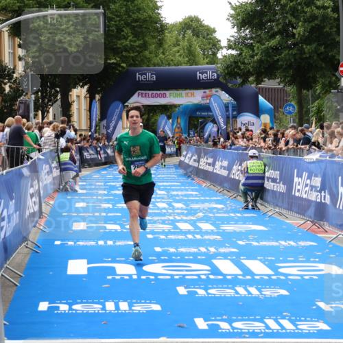 29.06.2025 - hella hamburg halbmarathon Zöllner http://msf.ph/oto/8174209 29.06.2025 10:24:46 Ziel 1241, 2892, 18740 meine-sportfotos.de