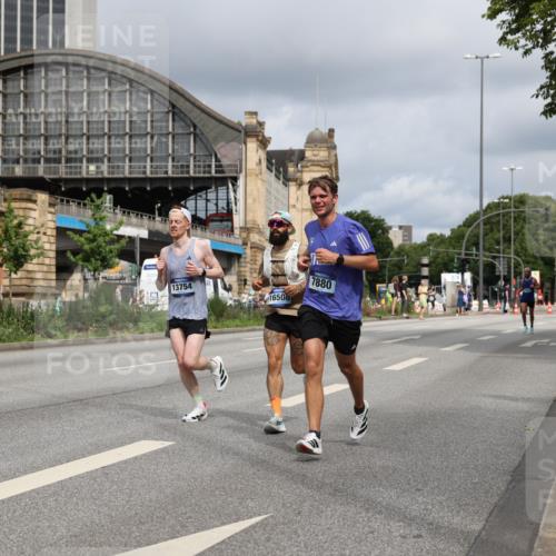 29.06.2025 - hella hamburg halbmarathon Yannick Fuchs http://msf.ph/oto/8174225 29.06.2025 10:26:02 20KM 2460, 2851, 5826, 7880, 9508, 10017, 10298, 11413, 11857, 13754, 14548, 16508, 18177, 18871, 19118 meine-sportfotos.de