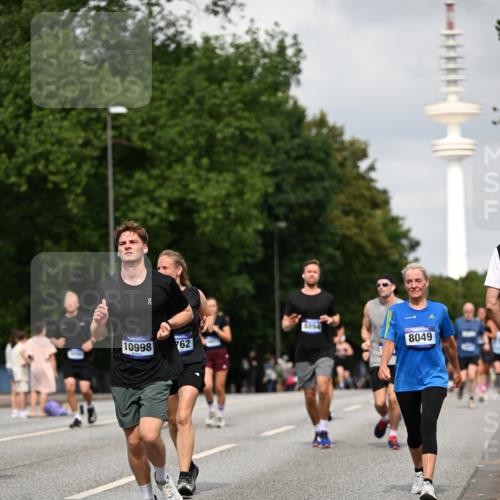 29.06.2025 - hella hamburg halbmarathon Dr. Thomas Lammeyer http://msf.ph/oto/8174236 29.06.2025 10:10:00 Kennedybrücke 1229, 1842, 2288, 3062, 3461, 4169, 4868, 5762, 7138, 7302, 8049, 8894, 8909, 9339, 9477, 9736, 9737, 9738, 9917, 10343, 10791, 10998 meine-sportfotos.de