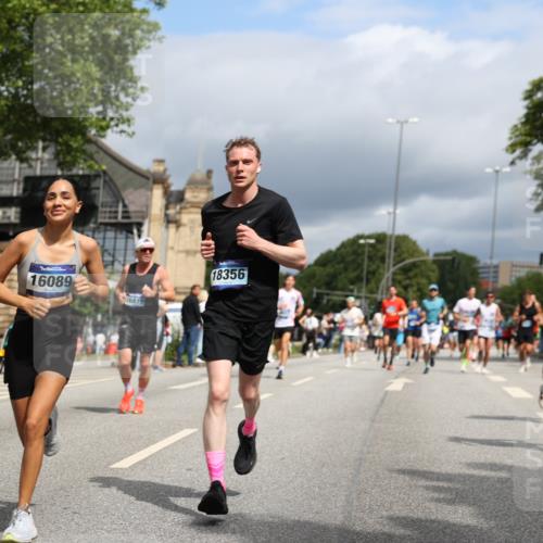 29.06.2025 - hella hamburg halbmarathon Yannick Fuchs http://msf.ph/oto/8174242 29.06.2025 10:41:35 20KM 51, 1012, 1460, 1592, 2274, 2839, 2864, 2869, 3304, 3976, 4093, 4377, 5129, 5532, 5650, 5889, 6134, 6168, 6203, 6630, 6716, 7480, 7908, 7962, 8564, 8693, 8852, 9051, 9305, 10122, 10423, 11021, 11518, 12679, 12706, 12724, 13223, 13303, 14482, 15350, 15451, 15714, 15923, 15973, 16089, 16175, 16819, 17172, 17229, 17743, 17846, 18297, 18356, 18856, 19127 meine-sportfotos.de