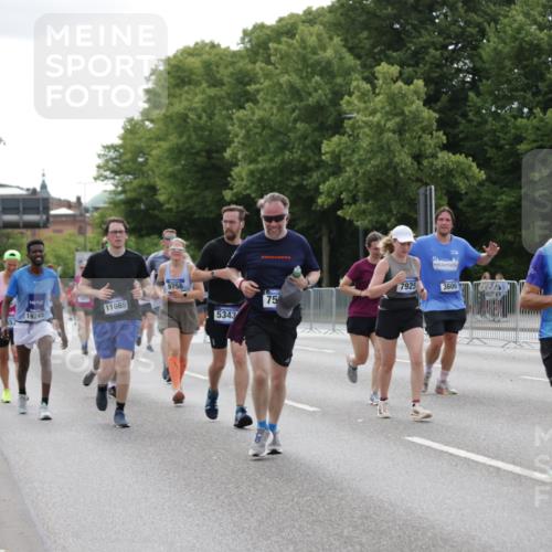 29.06.2025 - hella hamburg halbmarathon Jannik Wohlers http://msf.ph/oto/8174247 29.06.2025 10:22:15 Lombardsbrücke 1029, 2294, 2479, 2766, 2886, 3003, 3430, 3457, 3511, 3600, 3601, 4969, 5223, 5343, 5798, 6826, 6899, 7097, 7188, 7190, 7276, 7529, 7925, 8355, 8931, 9256, 9392, 9598, 10065, 10086, 10432, 10573, 10663, 10826, 10902, 10961, 11665, 12592, 13248, 13369, 13460, 13472, 13963, 14334, 14633, 14801, 14906, 15870 meine-sportfotos.de