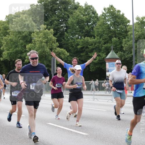29.06.2025 - hella hamburg halbmarathon Jannik Wohlers http://msf.ph/oto/8174264 29.06.2025 10:22:16 Lombardsbrücke 1029, 2294, 2479, 2766, 2886, 3003, 3430, 3457, 3511, 3600, 3601, 4969, 5223, 5343, 5798, 6826, 6899, 7097, 7188, 7190, 7276, 7529, 7925, 8355, 8931, 9256, 9392, 9598, 10065, 10086, 10573, 10663, 10826, 10902, 10961, 11665, 12592, 13248, 13472, 13963, 14334, 14525, 14633, 14801, 14906, 15870 meine-sportfotos.de