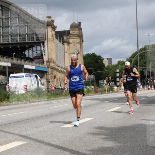 29.06.2025 - hella hamburg halbmarathon Yannick Fuchs http://msf.ph/oto/8174304 29.06.2025 10:26:08 20KM 3201, 5826, 7880, 9508, 10017, 10298, 10929, 11857, 12232, 13754, 14548, 15835, 16508, 18177, 19118 meine-sportfotos.de