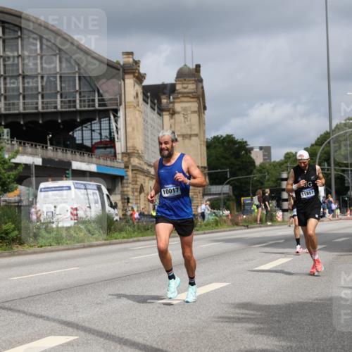 29.06.2025 - hella hamburg halbmarathon Yannick Fuchs http://msf.ph/oto/8174326 29.06.2025 10:26:08 20KM 3201, 5826, 7880, 9508, 10017, 10298, 10929, 11857, 12232, 13754, 14548, 15835, 16508, 18177, 19118 meine-sportfotos.de
