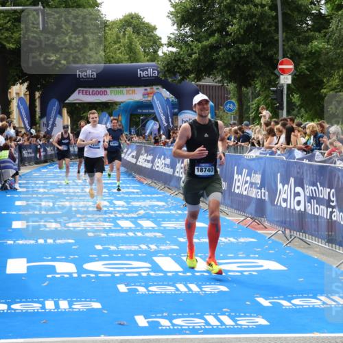 29.06.2025 - hella hamburg halbmarathon Zöllner http://msf.ph/oto/8174338 29.06.2025 10:24:52 Ziel 1241, 1271, 7142, 11678, 13872, 14836, 16361, 18740 meine-sportfotos.de