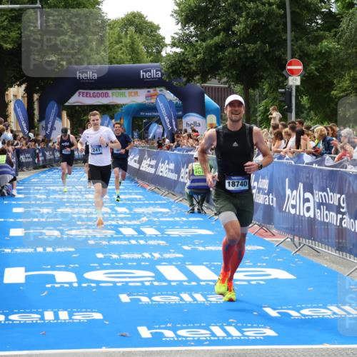 29.06.2025 - hella hamburg halbmarathon Zöllner http://msf.ph/oto/8174344 29.06.2025 10:24:52 Ziel 1241, 1271, 7142, 11678, 13872, 14836, 16361, 18740 meine-sportfotos.de