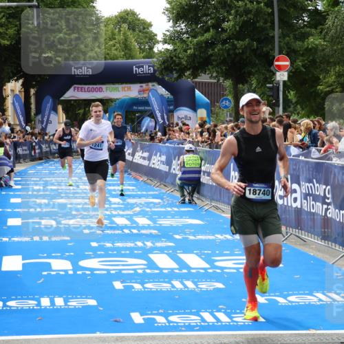 29.06.2025 - hella hamburg halbmarathon Zöllner http://msf.ph/oto/8174350 29.06.2025 10:24:53 Ziel 1241, 1271, 7142, 11678, 13872, 14836, 16361, 17752, 18740 meine-sportfotos.de
